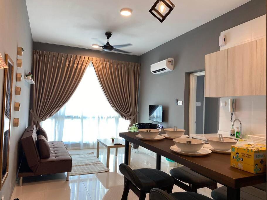 Jb Sks Pavillion 1br Nearjb Ciq -smart Tv&netflix