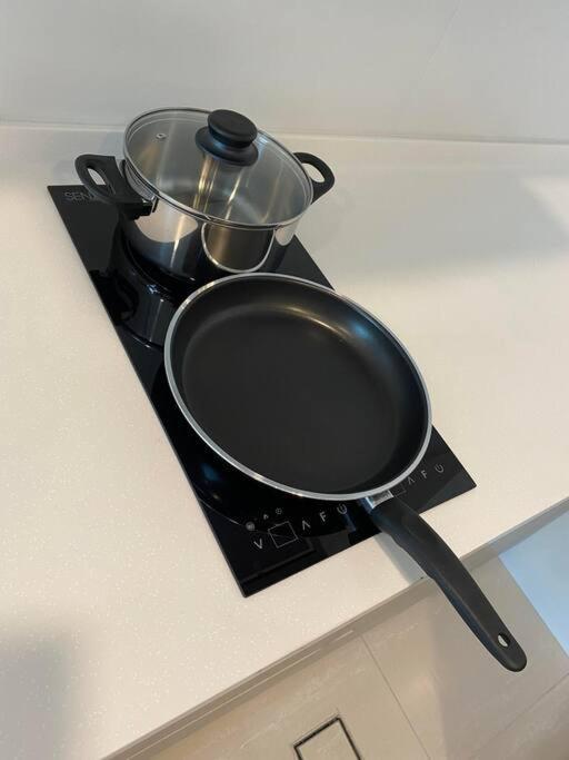 Apartemen Jb Sks Pavillion 1br Nearjb Ciq -smart Tv&netflix *