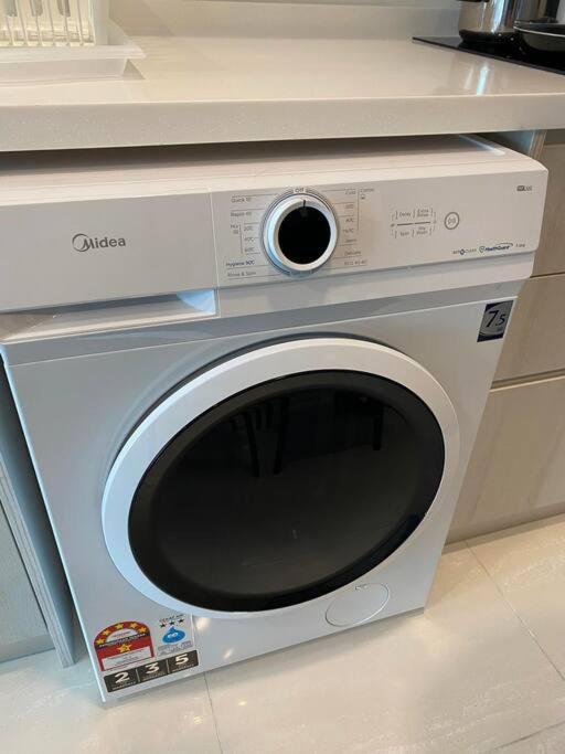 Jb Sks Pavillion 1br Nearjb Ciq -smart Tv&netflix